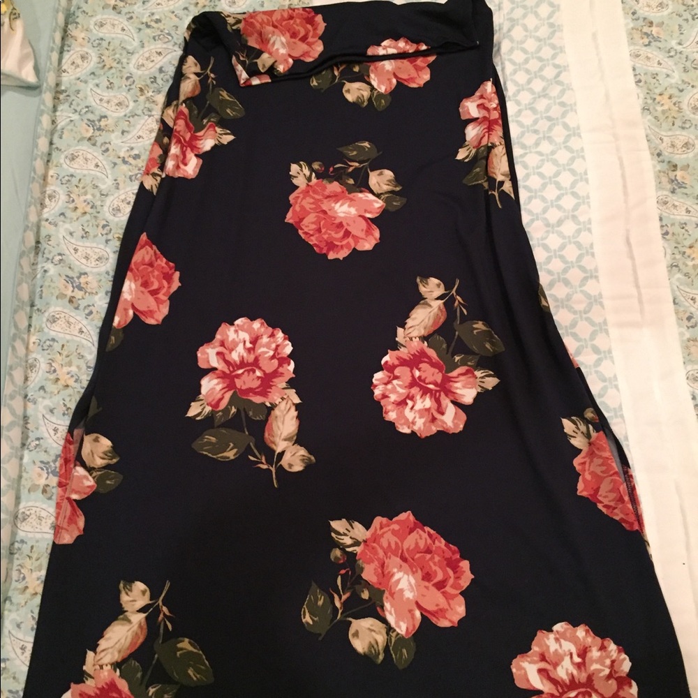 Agnes & Dora side slit navy floral maxi!